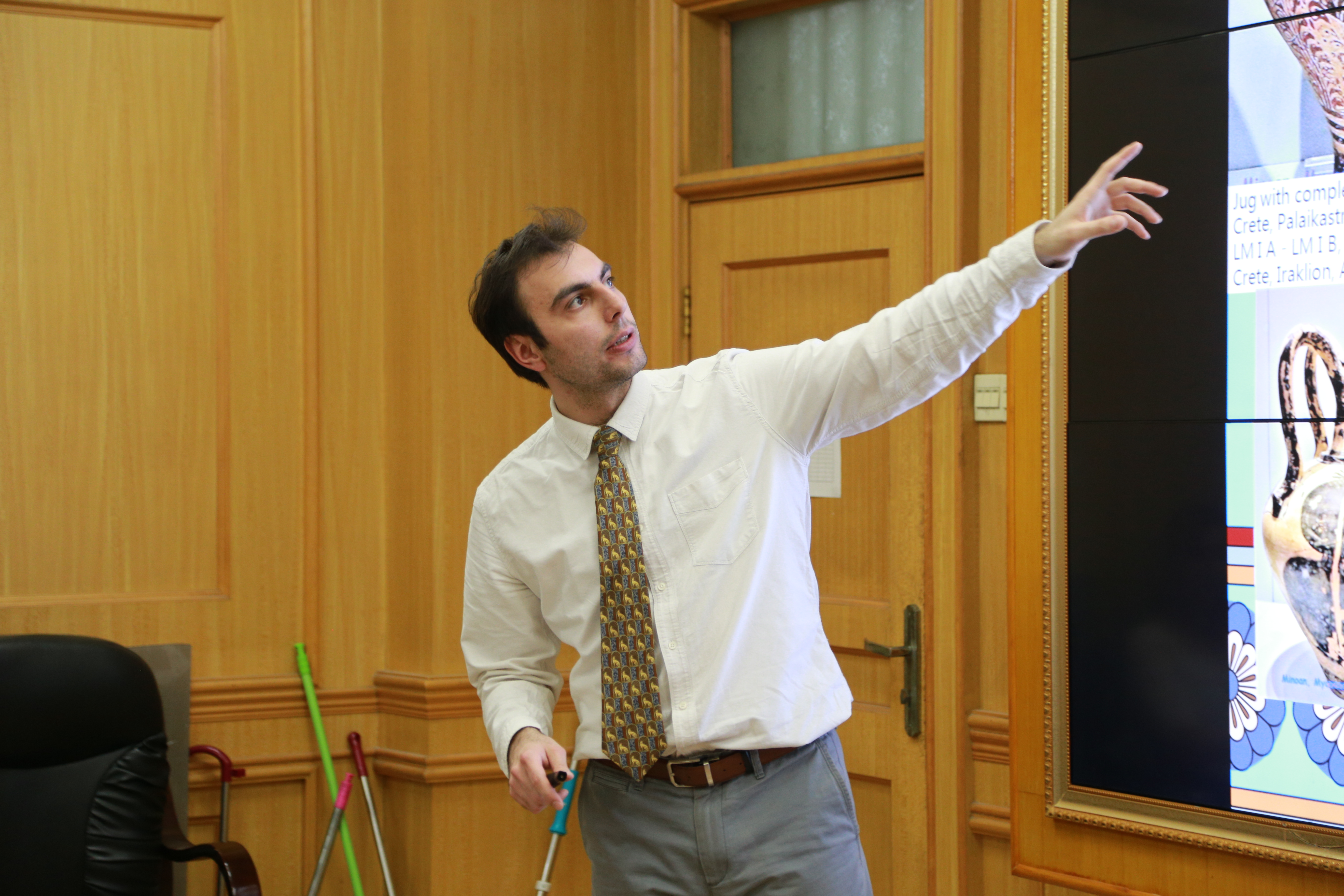 亚历山大博士应邀到我中心作报告