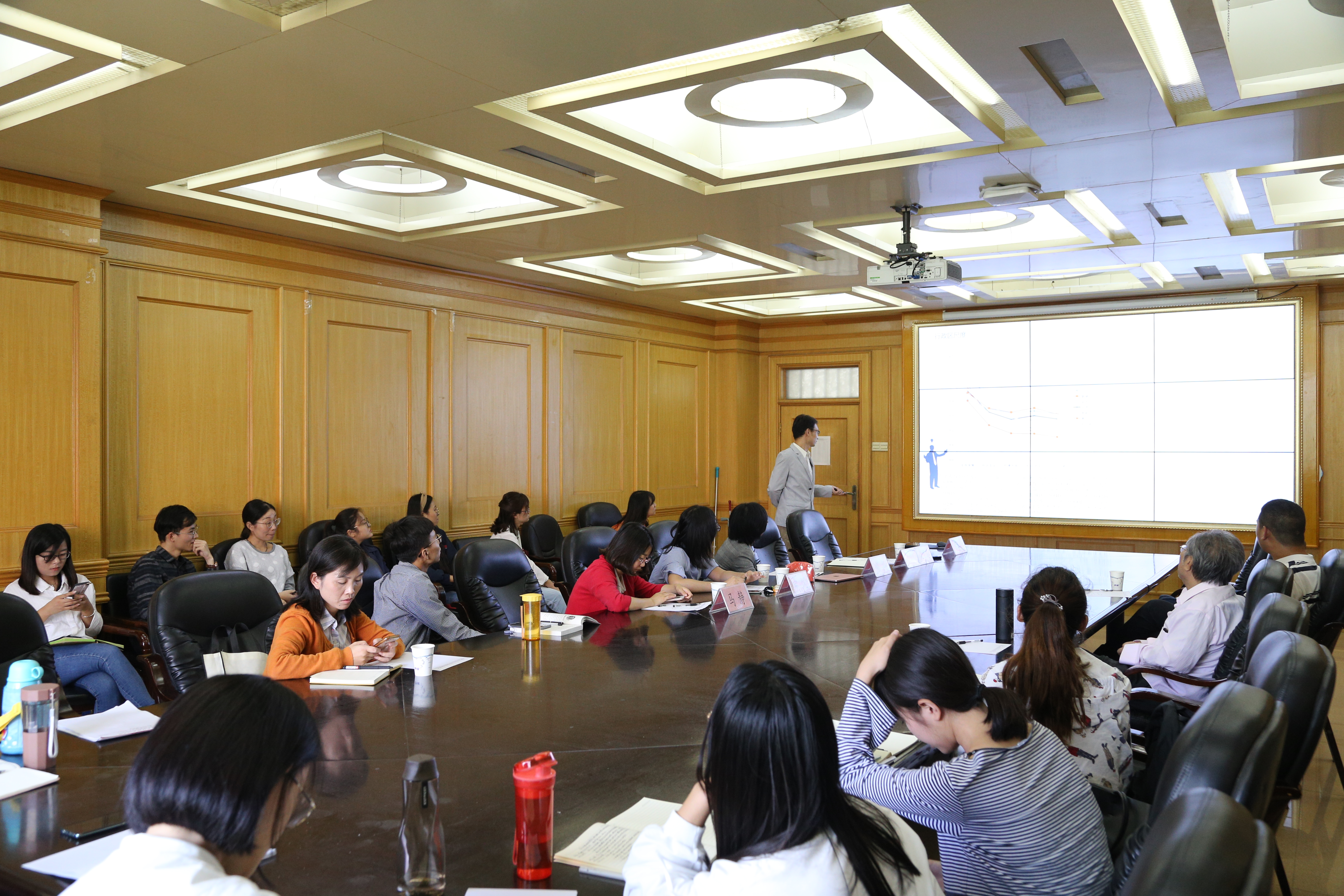 黄河文明中心成功举办"区域发展与居民福祉"学术论坛